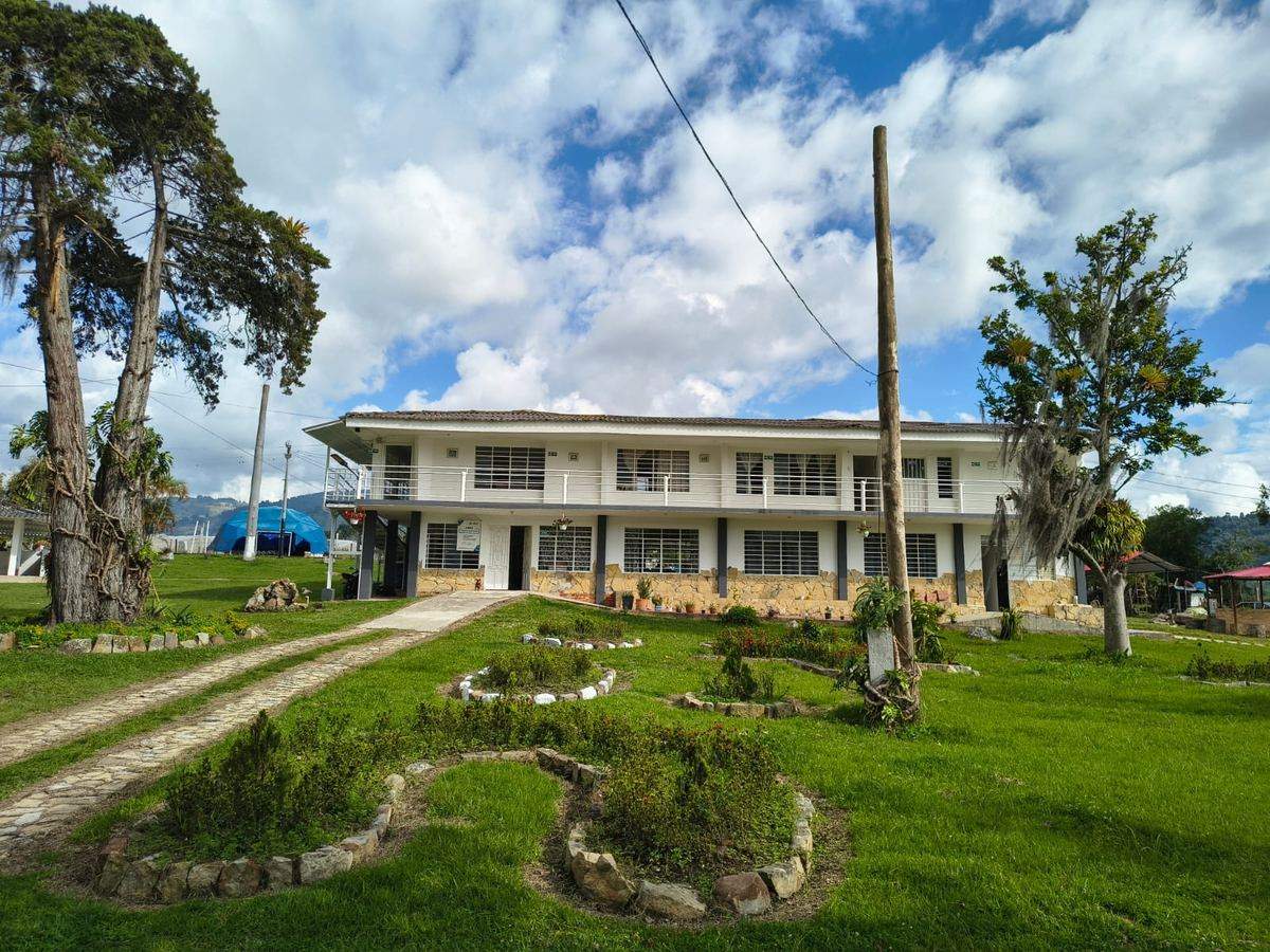 Fachada de la sede Campestre de Hogar Canitas Felices